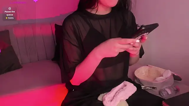 lara madisson online show from 01-13-26, 05:24