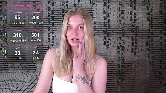 Snapshot of EmiliaDuchess chatting on 10-15-25, 09:53 EmiliaDuchess online show from 10-15-25, 09:53