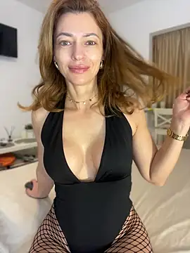 AdeleLovely online show from 06-19-26, 04:39