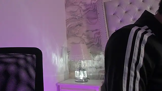 Snapshot of Kev_jenner chatting on 01-18-25, 02:58 Kev jenner online show from 01-18-25, 02:58