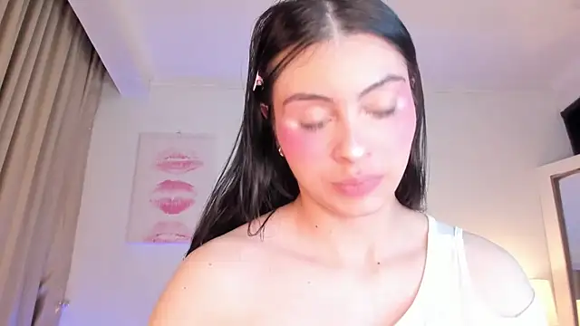 Snapshot of halseycox___ chatting on 05-18-26, 05:35 halseycox online show from 05-18-26, 05:35