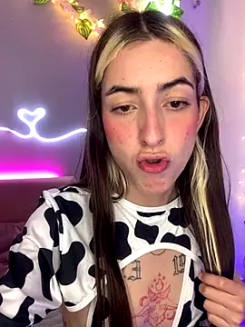 Snapshot of YouliteSllut2 chatting on 12-04-24, 03:04 YouliteSllut2 online show from 12-04-24, 03:04