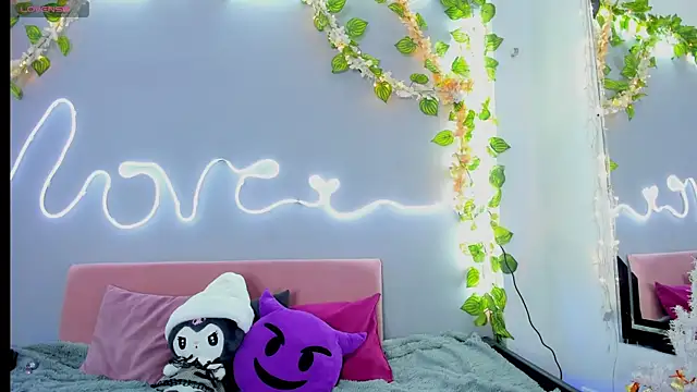 Snapshot of YouliteSllut2 chatting on 12-18-24, 08:36 YouliteSllut2 online show from 12-18-24, 08:36