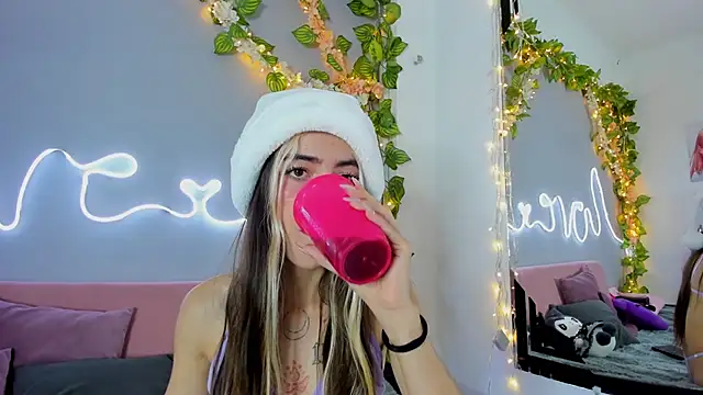 Snapshot of YouliteSllut2 chatting on 12-26-24, 10:20 YouliteSllut2 online show from 12-26-24, 10:20