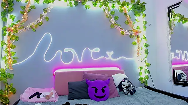 Snapshot of YouliteSllut2 chatting on 12-28-24, 01:08 YouliteSllut2 online show from 12-28-24, 01:08