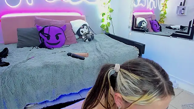 Snapshot of YouliteSllut2 chatting on 12-28-24, 07:11 YouliteSllut2 online show from 12-28-24, 07:11