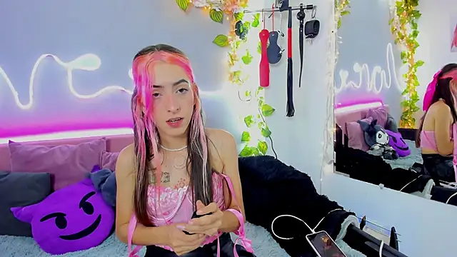 Snapshot of YouliteSllut2 chatting on 01-10-25, 12:17 YouliteSllut2 online show from 01-10-25, 12:17