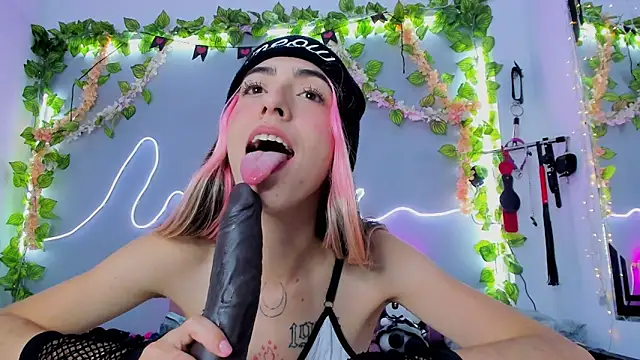 Snapshot of YouliteSllut2 chatting on 01-23-25, 02:55 YouliteSllut2 online show from 01-23-25, 02:55