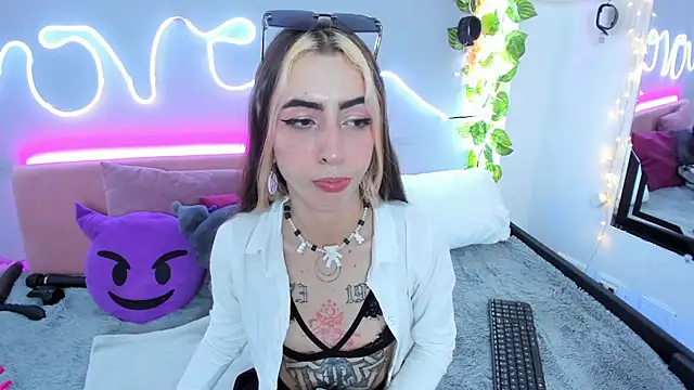 Snapshot of YouliteSllut2 chatting on 02-20-25, 10:04 YouliteSllut2 online show from 02-20-25, 10:04