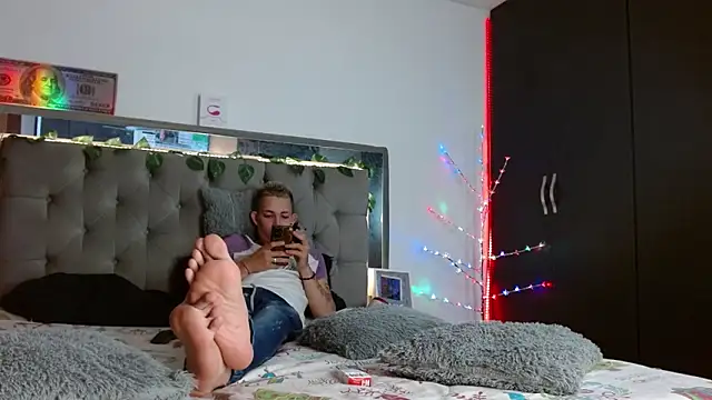 parejacaliente20154 online show from 12-30-24, 12:09