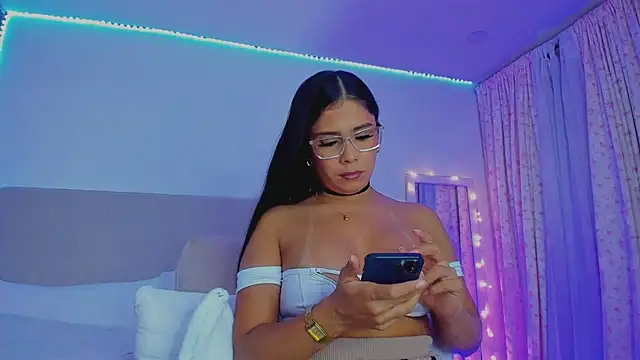 Snapshot of VIDEO_SALE_4_YOU chatting on 05-19-26, 11:22 VIDEO SALE 4 YOU online show from 05-19-26, 11:22