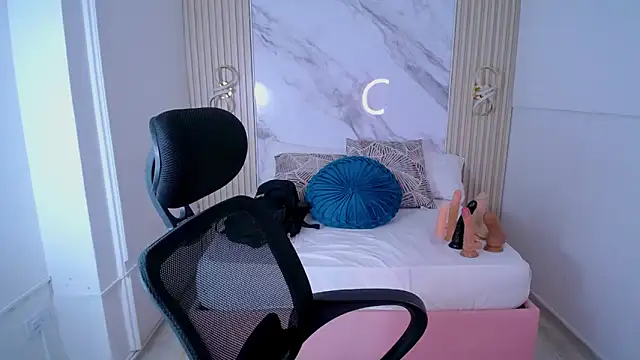 Lunna boobs online show from 04-24-26, 05:10