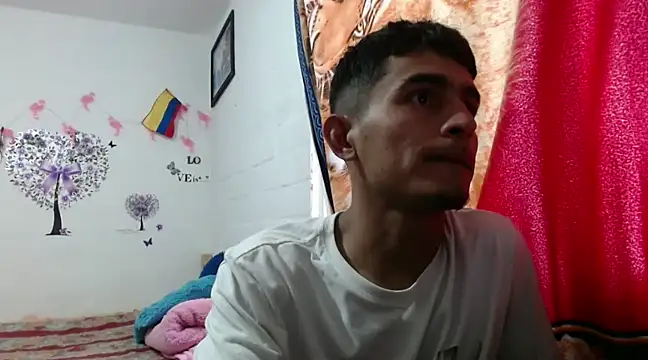 Snapshot of maria_and_angel chatting on 01-19-25, 10:39 maria and angel online show from 01-19-25, 10:39