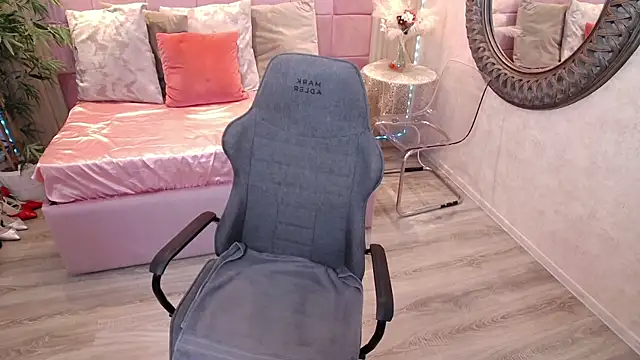 Snapshot of MeAmandaX chatting on 11-25-25, 08:03 MeAmandaX online show from 11-25-25, 08:03