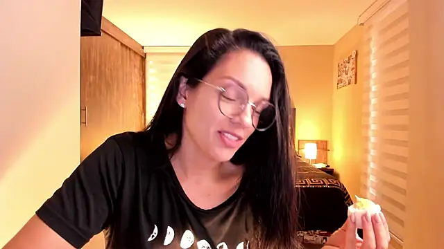 Snapshot of anabel_025 chatting on 03-17-25, 03:29 anabel 025 online show from 03-17-25, 03:29