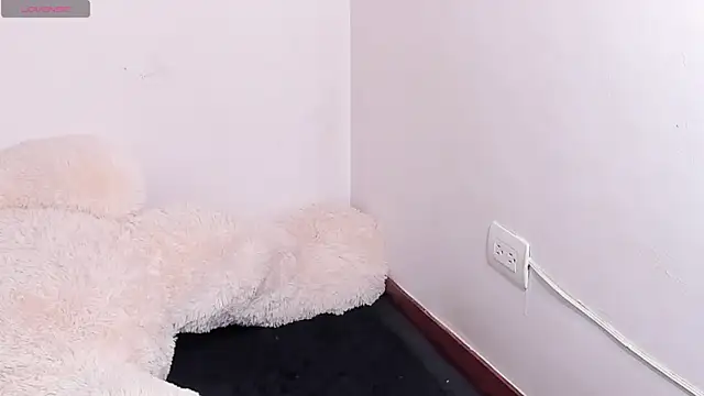 Snapshot of rousesuly chatting on 01-18-25, 02:03 rousesuly online show from 01-18-25, 02:03