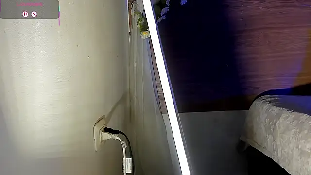 Snapshot of Petite_yisell chatting on 09-12-25, 04:34 Petite yisell online show from 09-12-25, 04:34