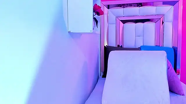 Alanna hot3 online show from 12-05-25, 07:54