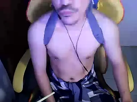 Snapshot of cloudyth1994 chatting on 02-25-25, 08:30 cloudyth1994 online show from 02-25-25, 08:30