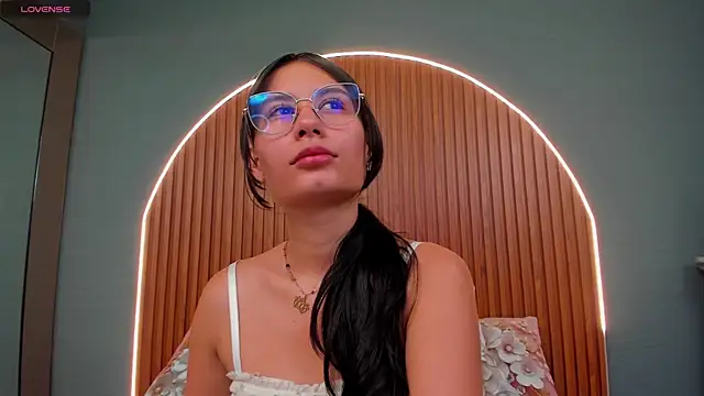 NayeCloud online show from 11-22-25, 03:49