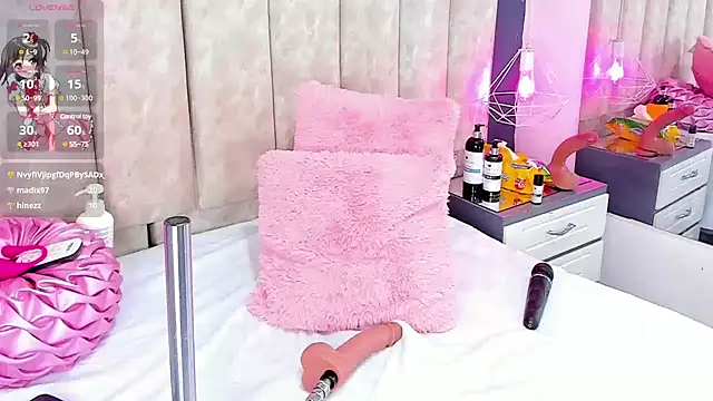 Snapshot of ShanelWest chatting on 12-19-24, 04:35 ShanelWest online show from 12-19-24, 04:35