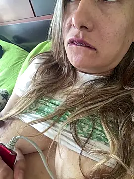 Snapshot of xLadyScarlettx chatting on 01-11-25, 04:06 xLadyScarlettx online show from 01-11-25, 04:06