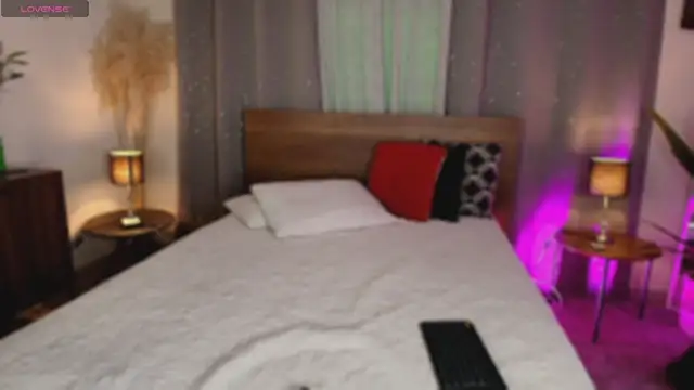 Isaa Coleman  online show from 12-22-25, 07:55