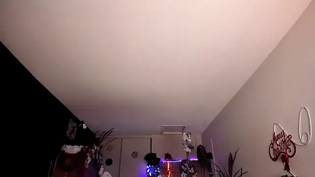 Snapshot of leatherz69 chatting on 12-28-24, 06:18 leatherz69 online show from 12-28-24, 06:18