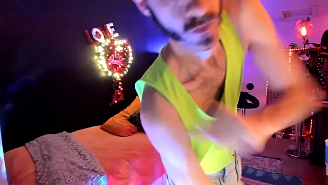 Snapshot of leatherz69 chatting on 03-08-25, 05:59 leatherz69 online show from 03-08-25, 05:59