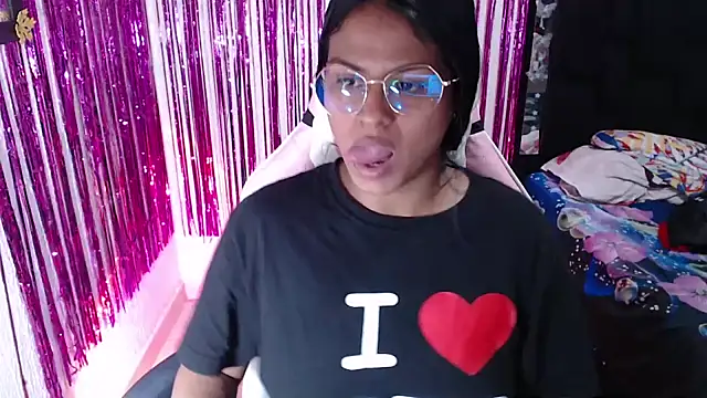 SweetAlmaa online show from 04-15-26, 07:58