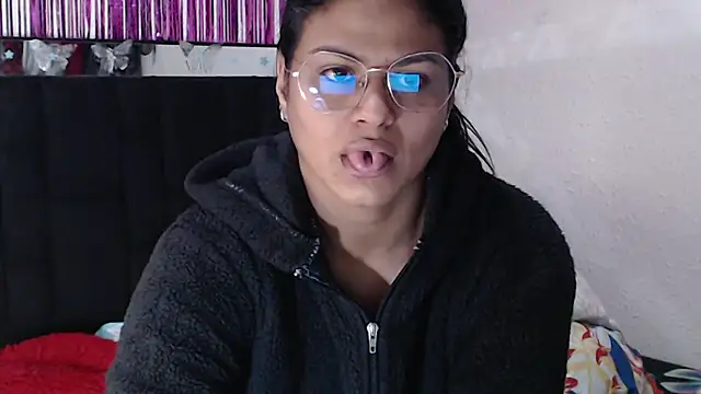 SweetAlmaa online show from 04-17-26, 09:56