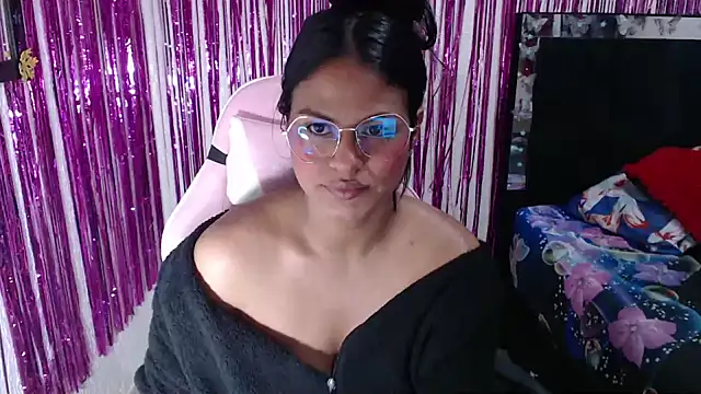 SweetAlmaa online show from 04-23-26, 09:52