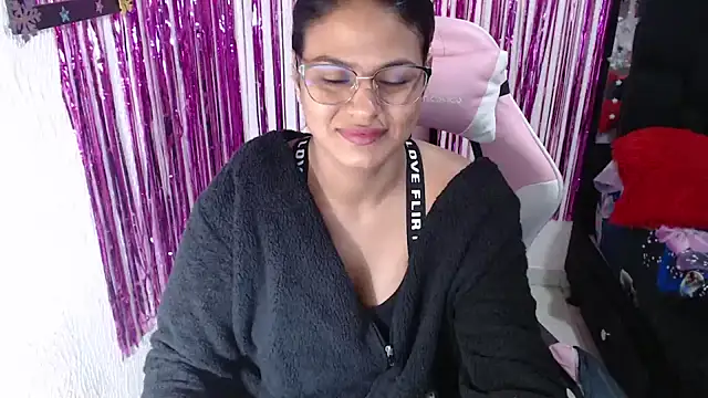 Snapshot of SweetAlmaa chatting on 06-11-26, 10:13 SweetAlmaa online show from 06-11-26, 10:13