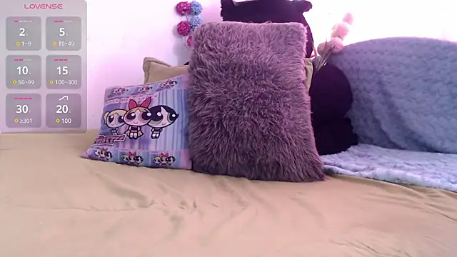 Snapshot of sexycouple_lat chatting on 03-21-25, 06:18 sexycouple lat online show from 03-21-25, 06:18