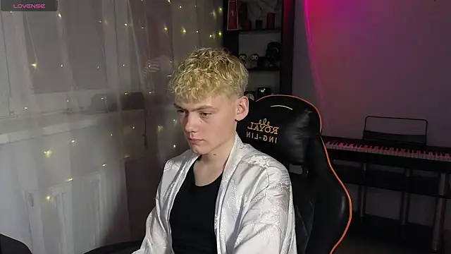 Keytaro online show from 03-18-25, 06:59