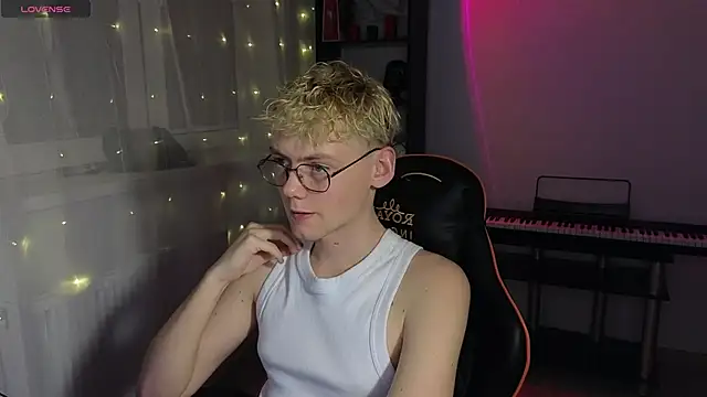 Keytaro online show from 03-22-25, 11:53