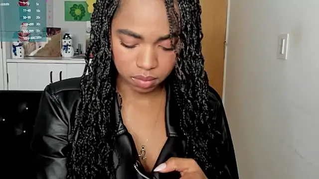 Snapshot of Marce_22 chatting on 12-25-24, 12:48 Marce 22 online show from 12-25-24, 12:48