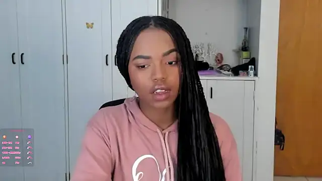 Snapshot of Marce_22 chatting on 09-15-25, 12:54 Marce 22 online show from 09-15-25, 12:54
