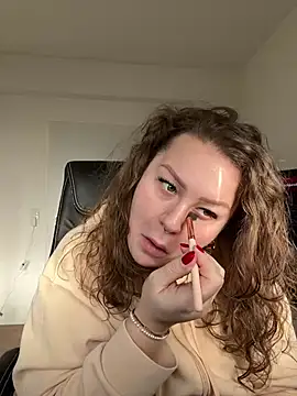 Snapshot of Fancy-Francy chatting on 01-17-25, 10:33 Fancy-Francy online show from 01-17-25, 10:33