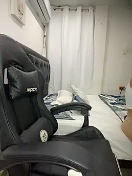 Snapshot of Belissa_miller chatting on 12-15-25, 07:18 Belissa miller online show from 12-15-25, 07:18