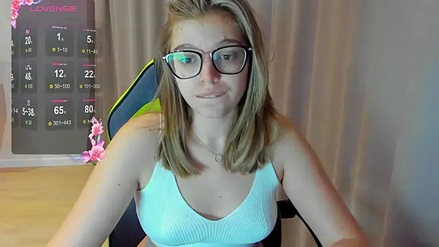 Snapshot of Nicky_Rosee chatting on 12-05-25, 03:15 Nicky Rosee online show from 12-05-25, 03:15