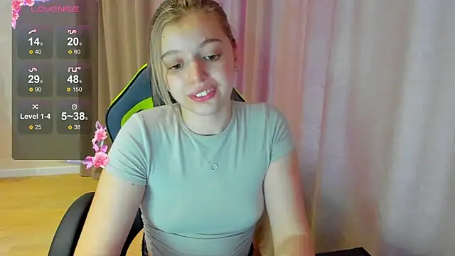 Snapshot of Nicky_Rosee chatting on 12-14-25, 04:29 Nicky Rosee online show from 12-14-25, 04:29