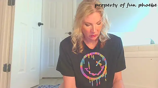 Snapshot of Fun_Phoebe chatting on 04-21-26, 01:39 Fun Phoebe online show from 04-21-26, 01:39