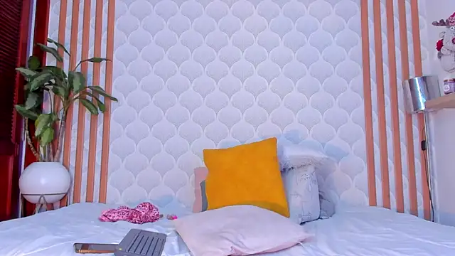 Snapshot of PamelaReall chatting on 12-15-24, 04:40 PamelaReall online show from 12-15-24, 04:40