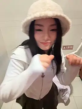 Snapshot of Asia-Melody chatting on 02-13-25, 12:32 Asia-Melody online show from 02-13-25, 12:32