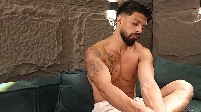 DannSaenz online show from 03-11-25, 01:56