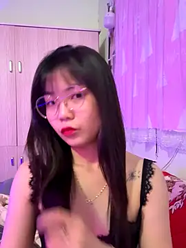 Maeve2k5 online show from 10-30-25, 01:40