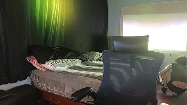 april show her online show from 05-09-26, 11:32