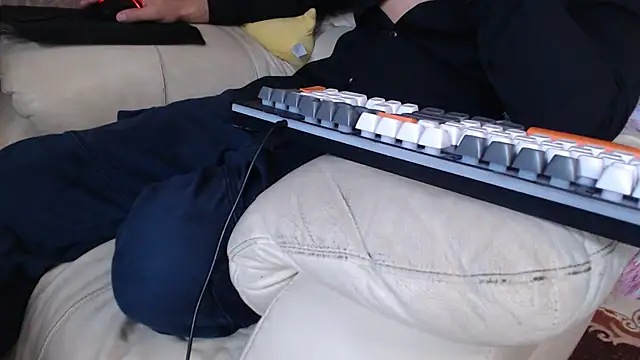 MrStraightDik online show from 11-18-25, 02:32