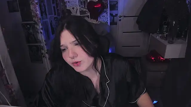 Snapshot of Diasporaaa chatting on 10-17-25, 01:53 Diasporaaa online show from 10-17-25, 01:53